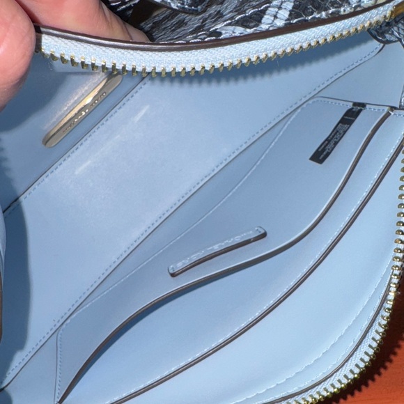 💙🖤🐍Michael Kors Black and White Snake Print Crossbody Bag - Picture 6 of 8